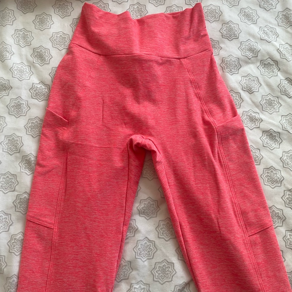 Bombshell Curves Leggings in Coral